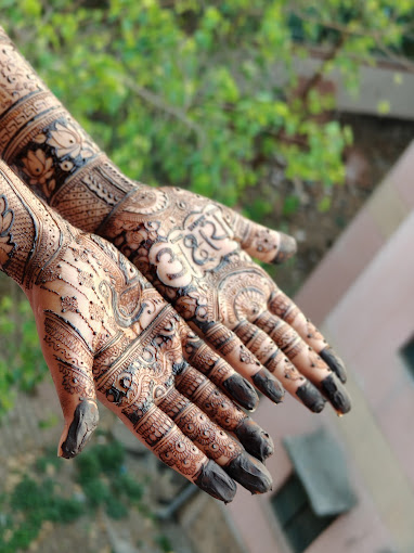 Rishita mehndi artist